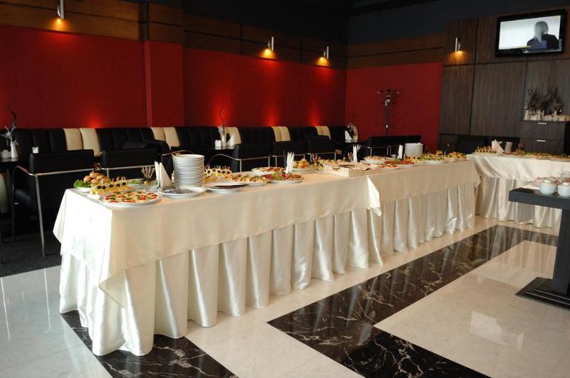 ריבנה Hotel Mir מראה חיצוני תמונה
