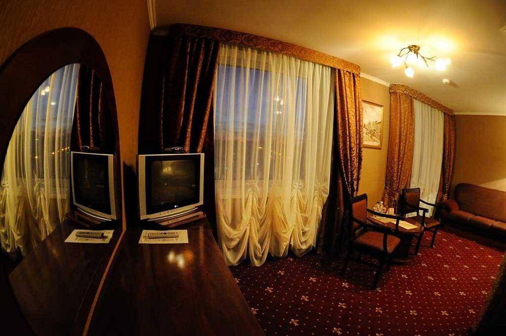 ריבנה Hotel Mir מראה חיצוני תמונה