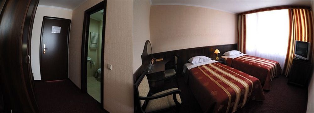 ריבנה Hotel Mir מראה חיצוני תמונה