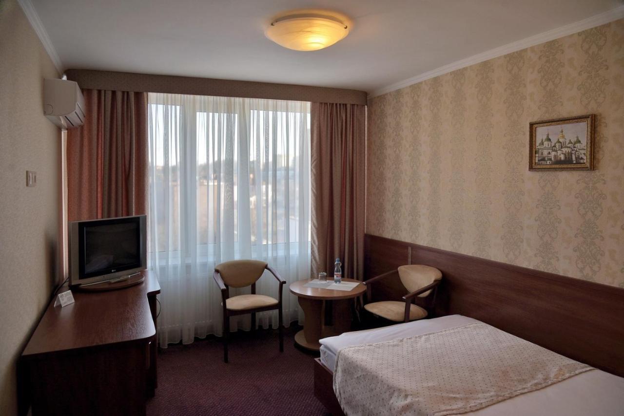 ריבנה Hotel Mir מראה חיצוני תמונה